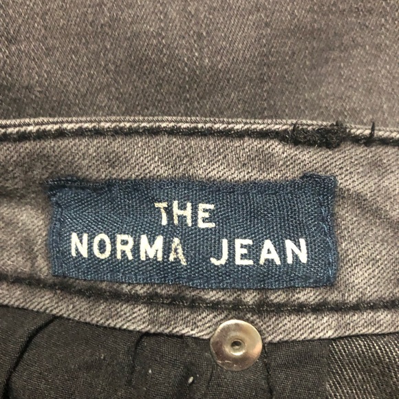 Aeropostale women’s distressed black size 10 Norma Jean. Gently used. - Picture 3 of 6